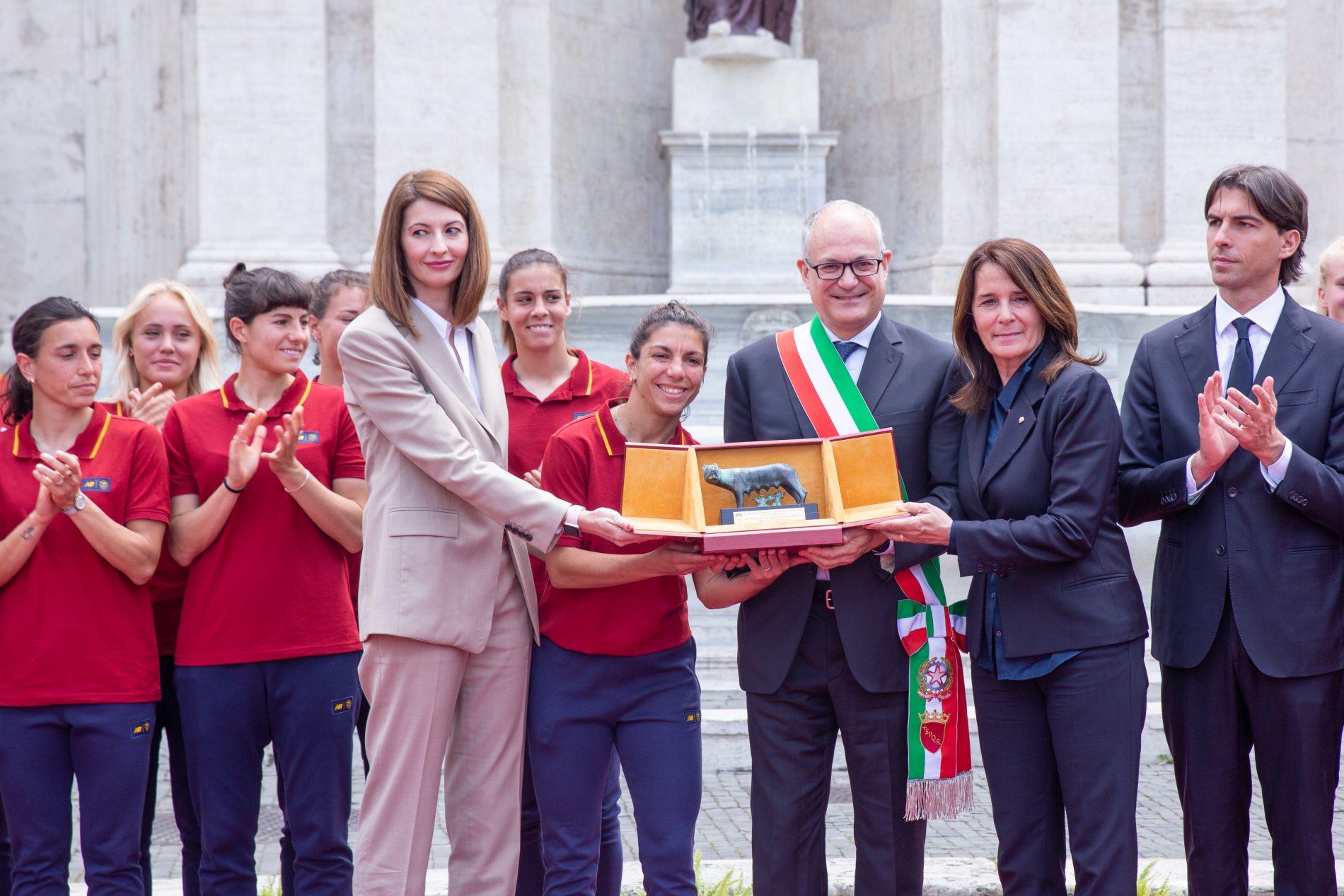 Sindaco Roma Il sindaco fa Totti. L'assist alla Roma sul nuovo stadio - Siamo la Roma