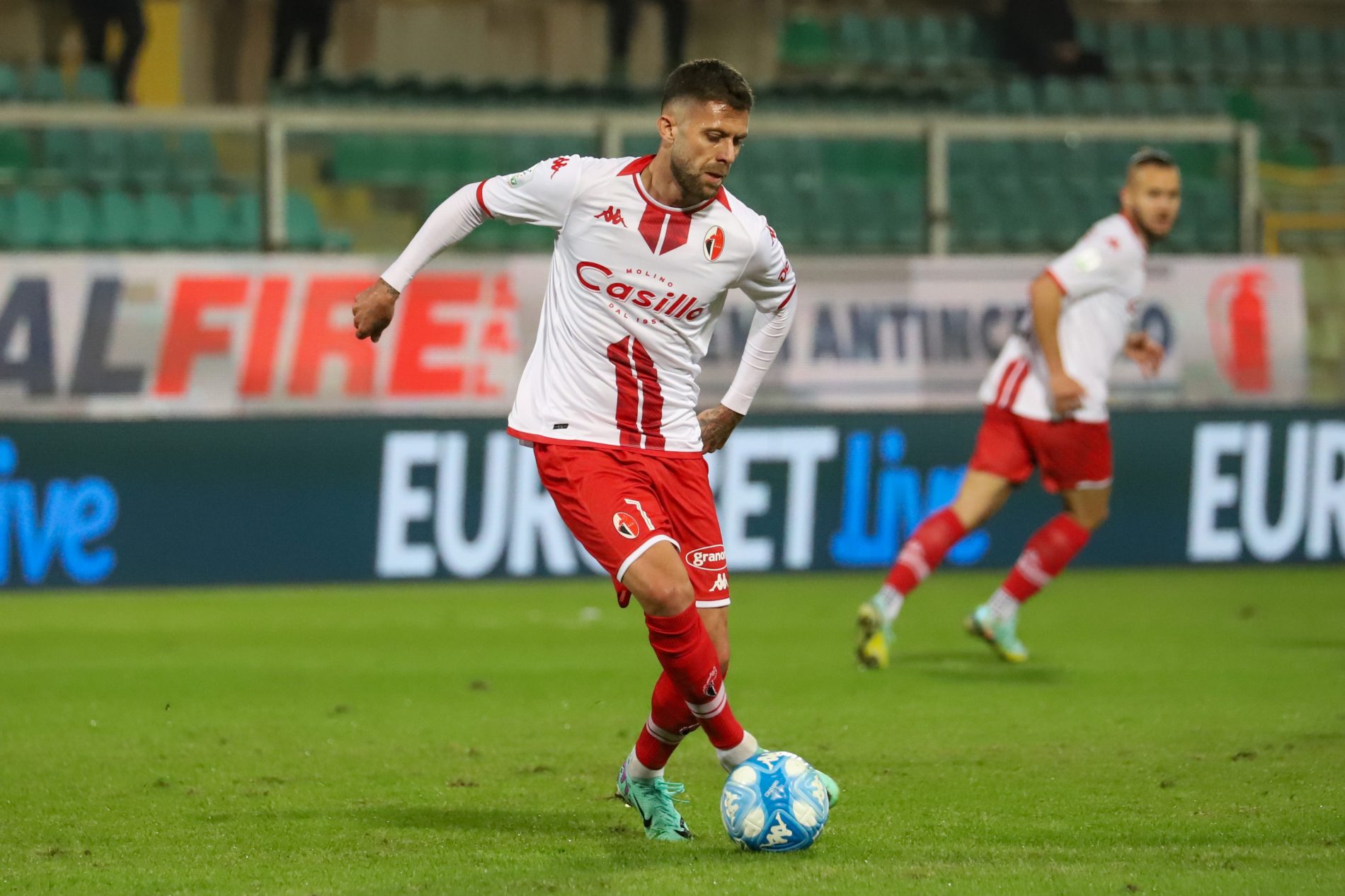 Menez, Bari