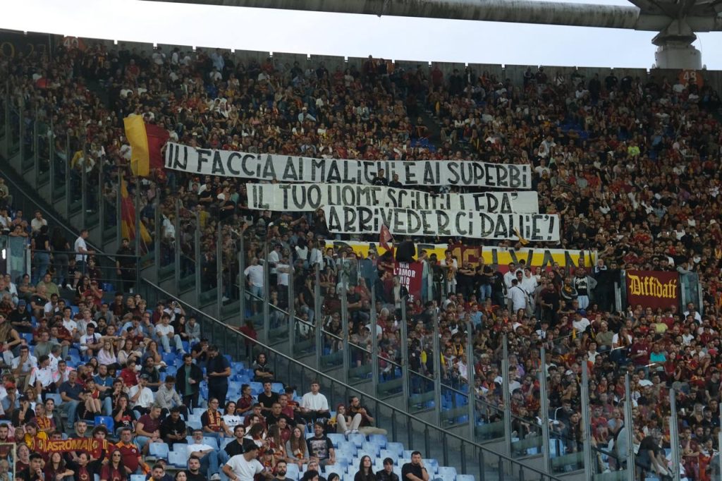 Striscione De Rossi, Roma-Udinese, Serie A