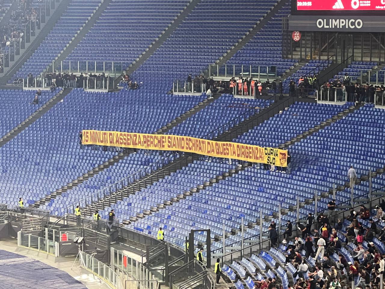 Striscione Curva Sud, sold out
