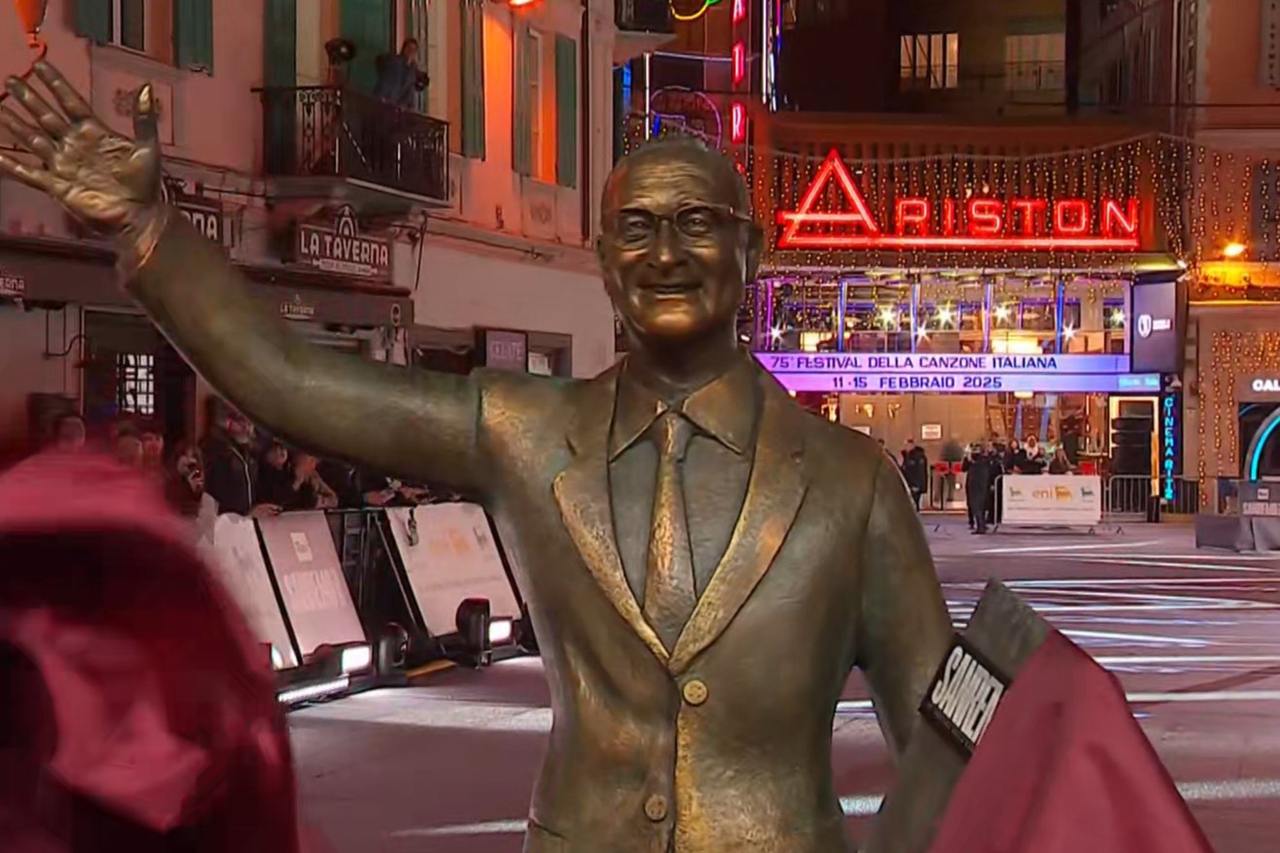 statua Carlo Conti a Sanremo