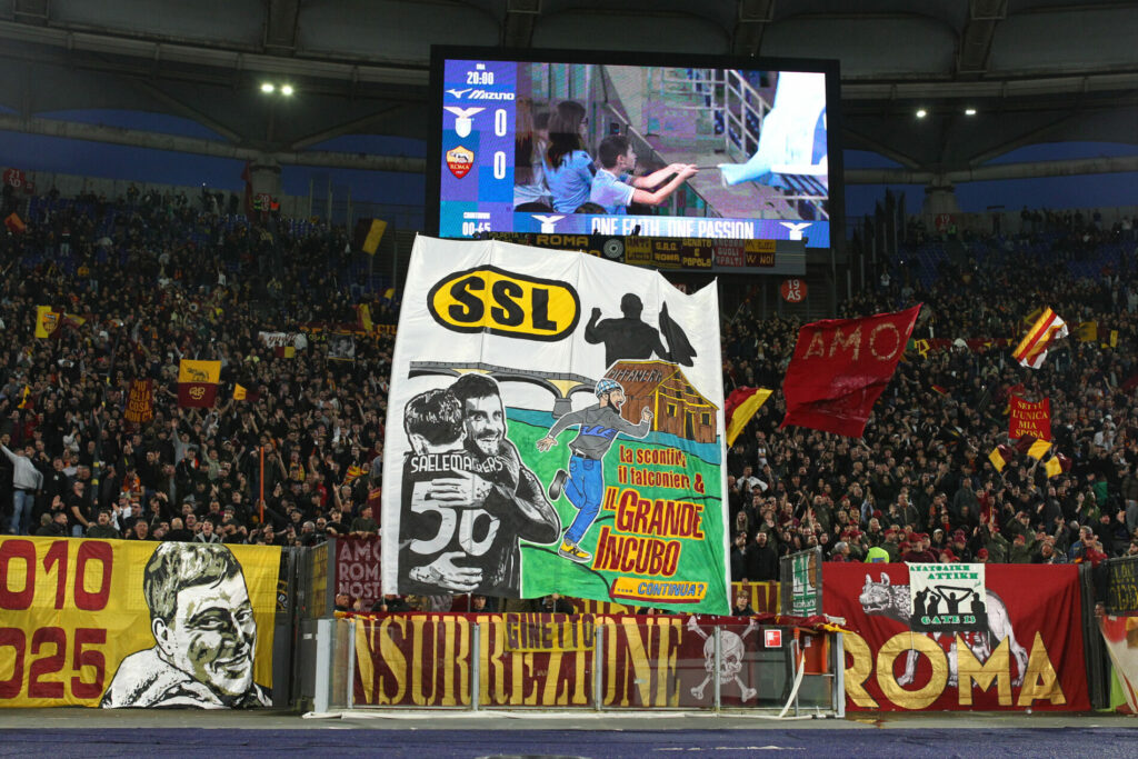 stendardo, Curva Sud, Lazio-Roma