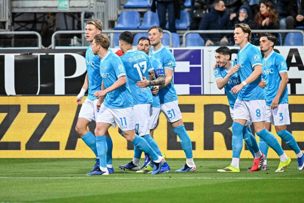 Serie A, Cagliari-Napoli: festeggiamenti per il gol di McTominay