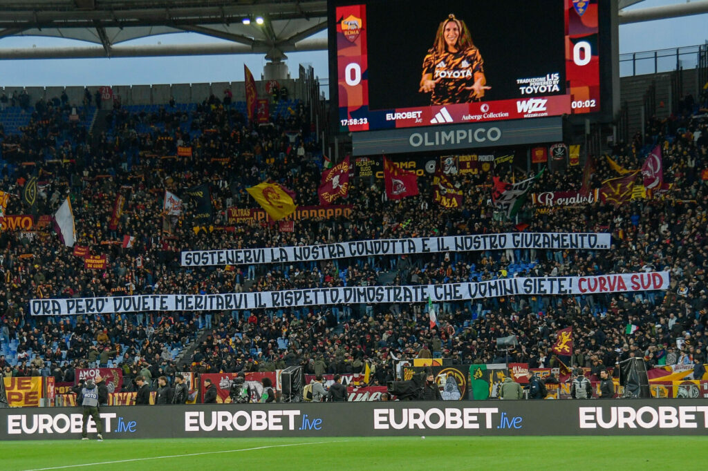 Striscione Roma-Lecce, Curva Sud, Tifosi