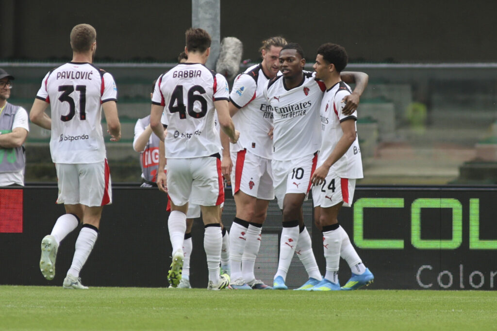 Serie A, Verona-Milan: festeggiamenti rossoneri per il gol di Rabiot